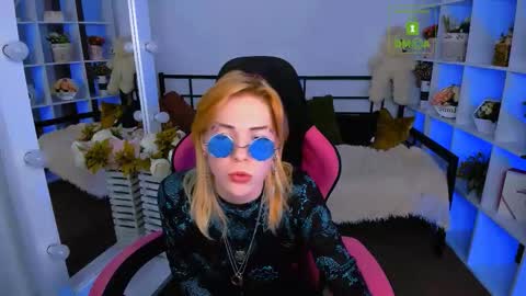 Snapshot of wild_berry_soul chatting on October 24, 2025, 5:59 am wild_berry_soul online show from October 24, 2025, 5:59 am