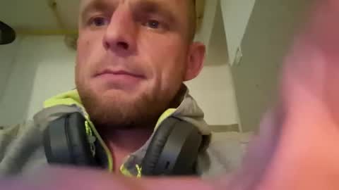 Snapshot of wildmike93 chatting on October 2, 2025, 10:50 pm wildmike93 online show from October 2, 2025, 10:50 pm