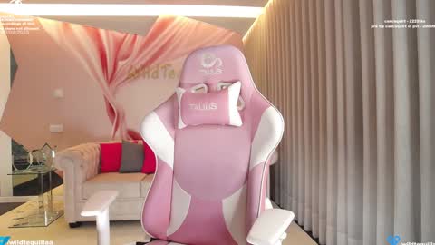 Lili online show from February 3, 2025, 11:58 pm