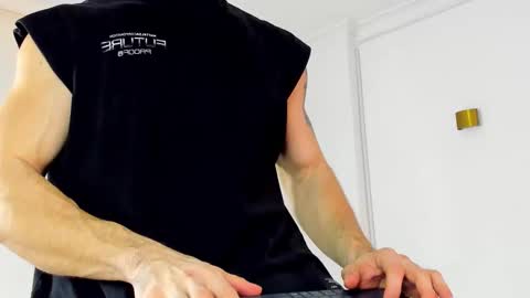 will_ferrari300 online show from December 19, 2025, 6:31 am