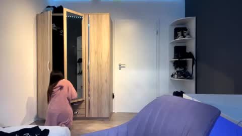 Mari online show from June 11, 2026, 7:39 am