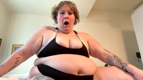 Snapshot of willowwarmth chatting on June 9, 2026, 1:28 am willowwarmth online show from June 9, 2026, 1:28 am