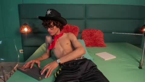 willturneer online show from May 8, 2026, 3:56 am