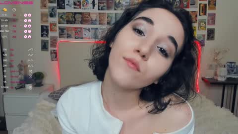 Amalia and Mia online show from December 3, 2024, 12:38 pm