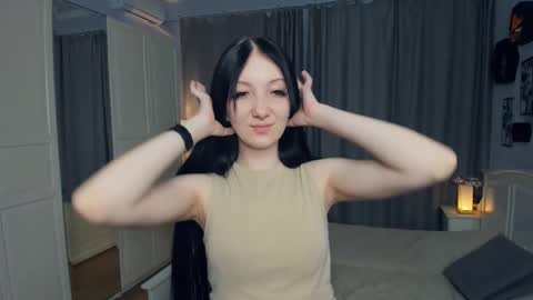 Amalia and Mia online show from March 1, 2026, 2:19 pm