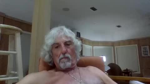 Snapshot of winedog2020 chatting on May 10, 2026, 1:55 am Gundja Man online show from May 10, 2026, 1:55 am