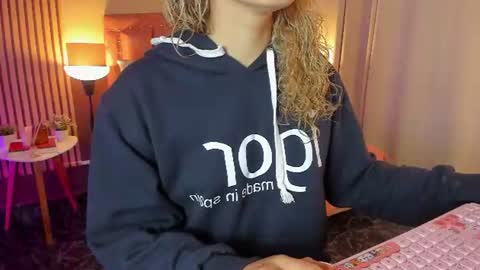 Snapshot of wini_fer chatting on July 17, 2026, 12:45 pm Wini Fer online show from July 17, 2026, 12:45 pm