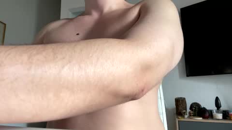 Winniethephoota online show from April 19, 2026, 7:05 pm