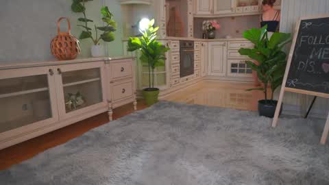 Lillian online show from June 5, 2026, 3:46 am