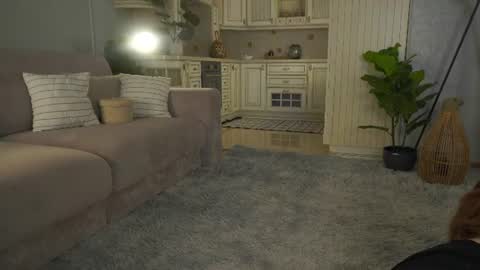 Lillian online show from June 19, 2026, 3:00 am