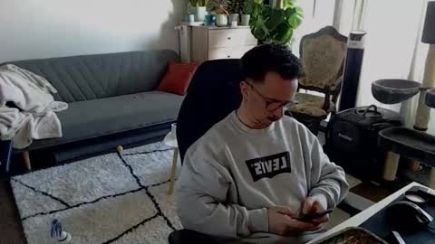 cream36 online show from December 5, 2025, 10:57 am