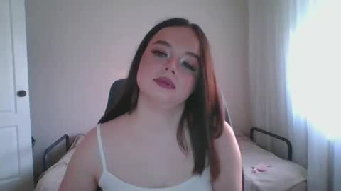 Snapshot of winter__white_rose chatting on May 5, 2026, 4:48 pm Emma online show from May 5, 2026, 4:48 pm