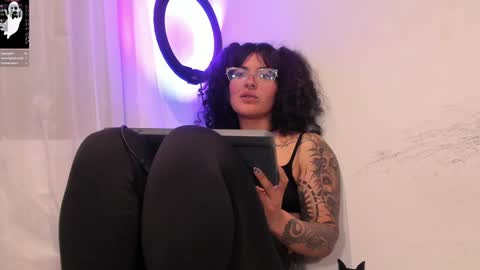     Luna Violeta  A r t i s t  online show from January 8, 2025, 1:53 am