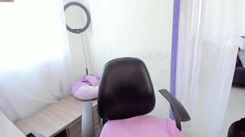     Luna Violeta  A r t i s t  online show from January 29, 2025, 9:17 pm