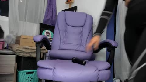     Luna Violeta  A r t i s t  online show from September 16, 2025, 1:50 am