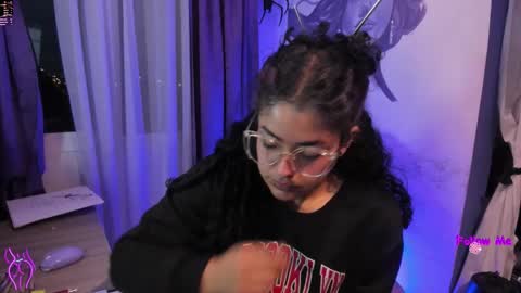     Luna Violeta  A r t i s t  online show from November 20, 2025, 10:26 am