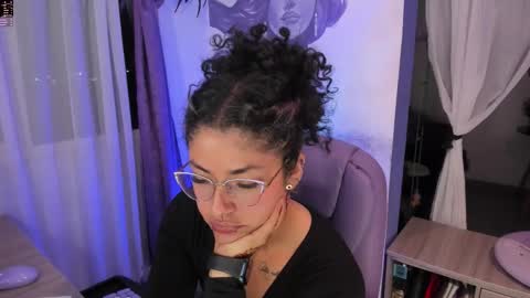     Luna Violeta  A r t i s t  online show from December 2, 2025, 4:29 am