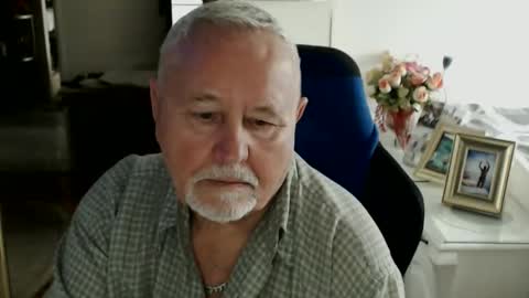 wlodek165 online show from April 13, 2026, 7:47 am