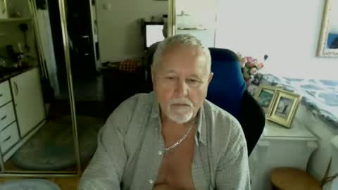 wlodek165 online show from April 28, 2026, 12:21 pm