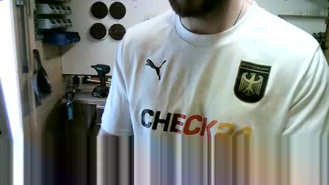 wolf021221 online show from September 13, 2025, 10:37 am