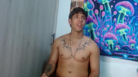 wolf_light online show from December 19, 2025, 10:39 pm