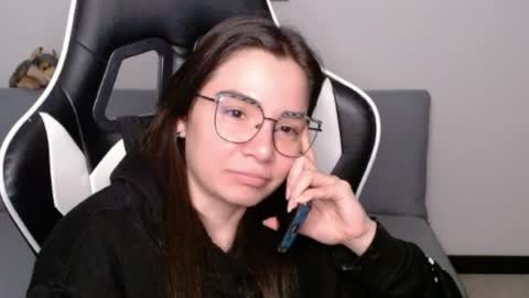 Snapshot of wolfs_daughter chatting on June 22, 2026, 3:25 am Alex online show from June 22, 2026, 3:25 am