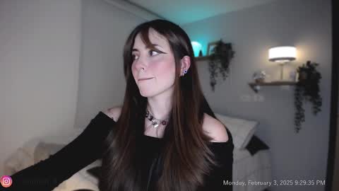 Snapshot of wolfsfoster chatting on February 4, 2025, 2:28 am online show from February 4, 2025, 2:28 am