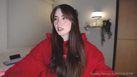 Snapshot of wolfsfoster chatting on February 7, 2025, 2:40 am online show from February 7, 2025, 2:40 am