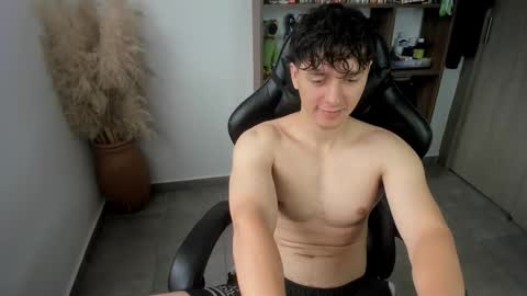 wolker_allan online show from December 22, 2025, 2:58 pm