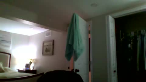 woodeee77 online show from February 15, 2026, 12:51 am