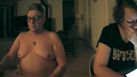 woodwurm and Snoeske online show from December 14, 2025, 6:30 am