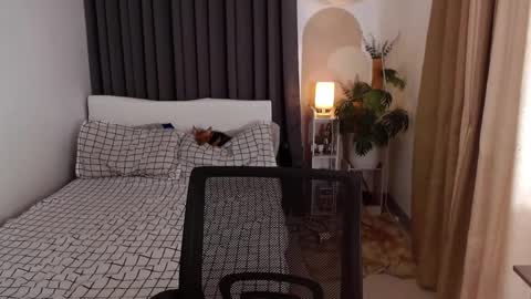 Camilla online show from March 6, 2025, 11:14 am