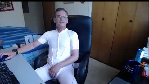 Large one  online show from September 28, 2025, 12:10 pm