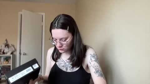 Lucina online show from December 16, 2024, 3:11 pm