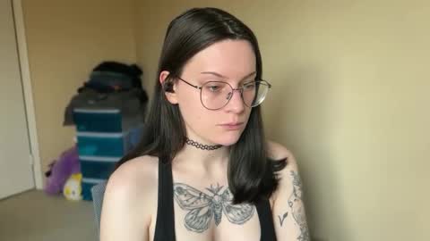 Lucina online show from February 7, 2025, 6:13 pm