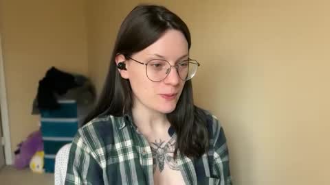 Lucina online show from February 19, 2025, 6:10 pm