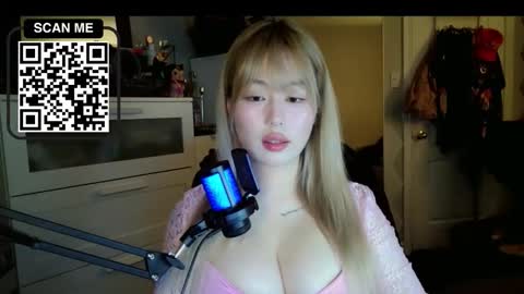 Worshipcarrienoona online show from April 1, 2026, 1:50 am