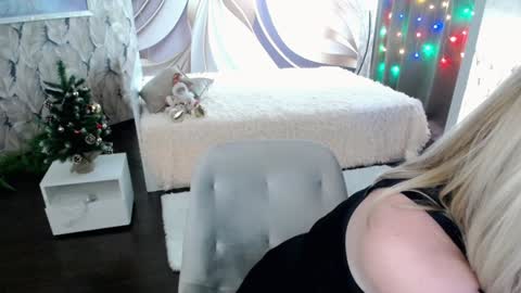 wow_co online show from December 12, 2024, 11:25 pm