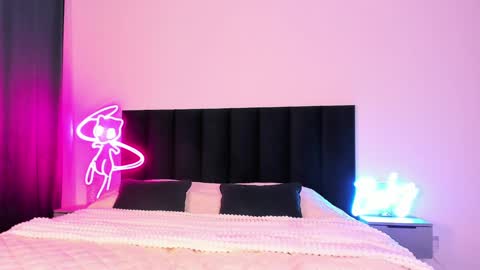 Emi online show from December 3, 2024, 8:06 pm