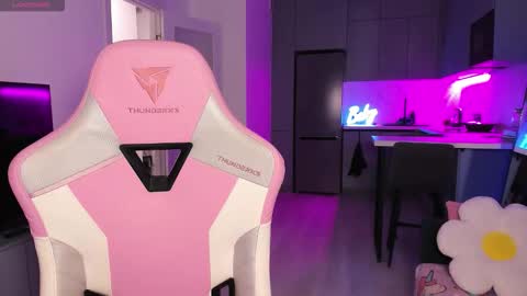 Emi online show from October 16, 2025, 4:08 pm