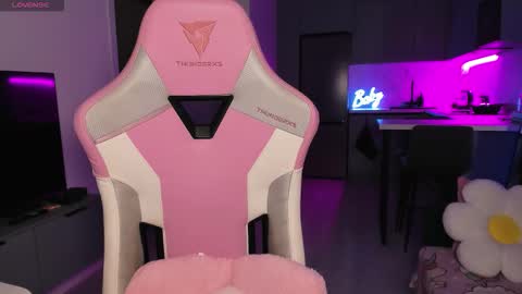 Emi online show from October 29, 2025, 8:10 pm