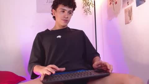 Snapshot of wyatt_444 chatting on December 19, 2024, 10:32 pm wyatt online show from December 19, 2024, 10:32 pm