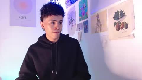 Snapshot of wyatt_444 chatting on December 23, 2024, 10:12 pm wyatt online show from December 23, 2024, 10:12 pm