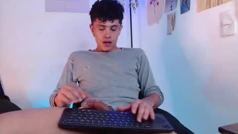 Snapshot of wyatt_444 chatting on December 27, 2024, 10:48 pm wyatt online show from December 27, 2024, 10:48 pm