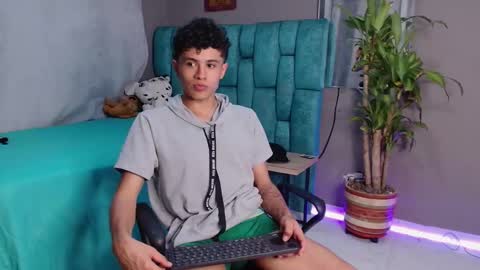 Snapshot of wyatt_444 chatting on January 22, 2025, 11:32 pm wyatt online show from January 22, 2025, 11:32 pm