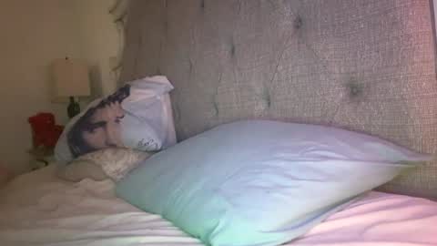 Snapshot of x_dreamgirl_x chatting on September 21, 2025, 1:18 am Mariah online show from September 21, 2025, 1:18 am