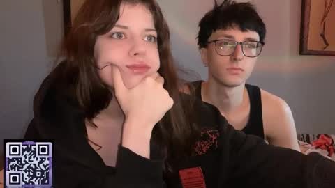 Snapshot of x_files_t chatting on September 20, 2025, 10:49 am Philipp and Este online show from September 20, 2025, 10:49 am