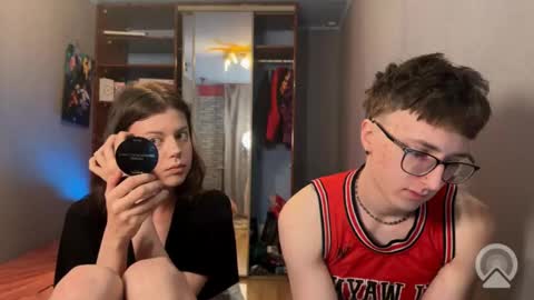 Snapshot of x_files_t chatting on February 9, 2026, 5:22 am Philipp and Este online show from February 9, 2026, 5:22 am