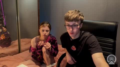 Snapshot of x_files_t chatting on March 3, 2026, 12:50 am Philipp and Este online show from March 3, 2026, 12:50 am