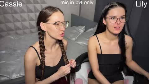 wiwi clap clap cat baby girl online show from January 15, 2026, 5:27 pm